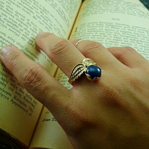 "Lapis Winds" - Χειροποίητο δαχτυλίδι, επίχρυσο, με ημιπολύτιμο λίθο Lapis Lazuli (10mm). - ημιπολύτιμες πέτρες, επιχρυσωμένα, φτερό, αυξομειούμενα - 4