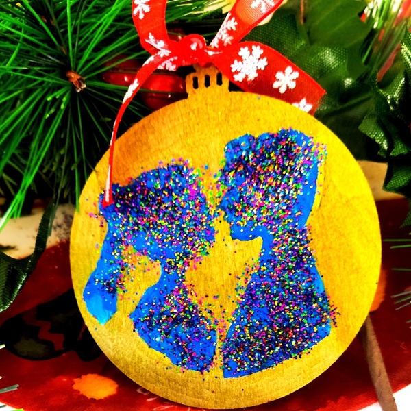 Στολίδι πρώτα Χριστούγεννα μαζί-μπλε σε χρυσό φόντο - ξύλο, στολίδια