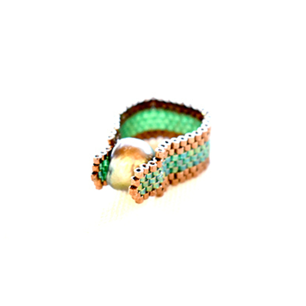 Δαχτυλίδι σε πράσινο και χρυσαφί χρώμα με πράσινη πέρλα πατάτα - μαργαριτάρι, χάντρες, miyuki delica, σταθερά, μεγάλα - 3
