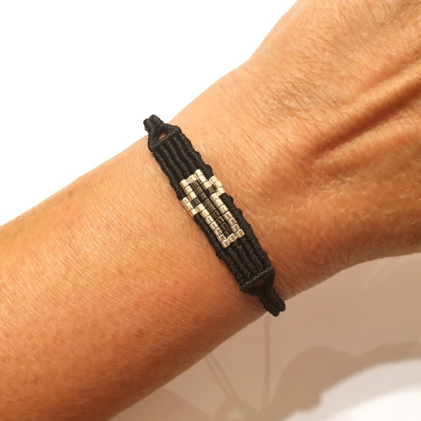 Γυναικείο βραχιόλι χειροποίητο μαύρο με σταυρό από χάντρες MIYUKI ασημί και αιματίτη - σταυρός, μακραμέ, κορδόνια, miyuki delica, αυξομειούμενα - 2