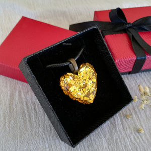 Μενταγιόν καρδιά χρυσή με μαύρο κορδόνι, από υγρό γυαλί, 42εκ. μήκος - γυαλί, καρδιά, αγάπη, κοντά, μενταγιόν - 2
