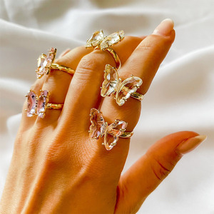 Δαχτυλίδι με Κρύσταλλο σε σχήμα Πεταλούδα Martina Gold – Clear - επιχρυσωμένα, ορείχαλκος, πεταλούδα, αυξομειούμενα, φθηνά - 2