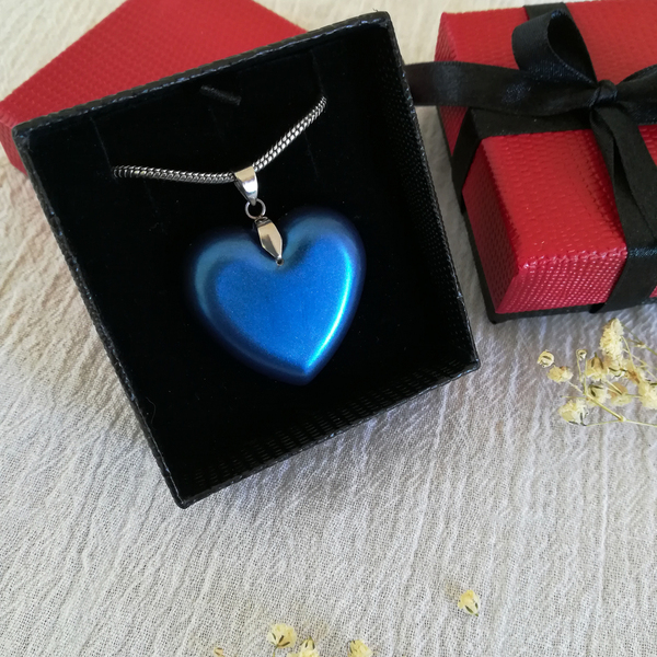 Μενταγιόν καρδιά σε χρώμα μεταλλικό μπλε από υγρό γυαλί, μήκος 45εκ - γυαλί, καρδιά, αγάπη, χειροποίητα, κοντά, δώρα για γυναίκες, μενταγιόν - 2