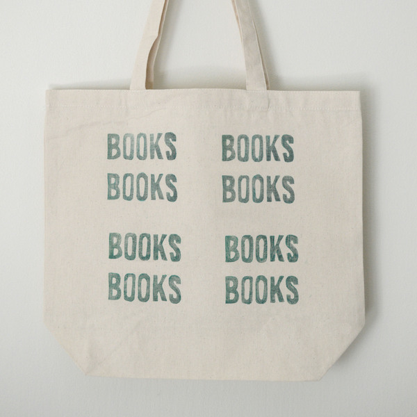 μεγάλη tote bag βαμβακερή τσάντα ώμου τυπωμένη στο χέρι | τύπωμα χαρακτικής σε λινόλεουμ| σχέδιο "books" - ώμου, μεγάλες, all day, tote, πάνινες τσάντες - 2