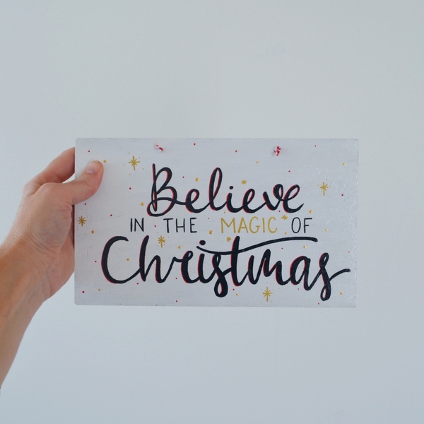 Χριστουγεννιάτικο, ξύλινο πινακάκι, ζωγραφισμένο στο χέρι σε λευκό χρώμα, διαστάσεων 23x14 εκ. - ξύλο, πίνακες & κάδρα, διακοσμητικά, ξύλινα διακοσμητικά - 2