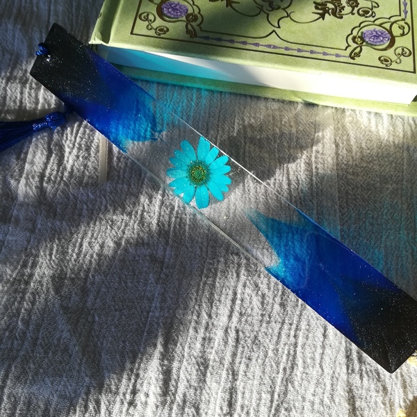 Σελιδοδείκτης μεγάλος με αληθινό λουλούδι μπλε - μαύρο, από υγρό γυαλί, μήκος 19εκ - γυαλί, χειροποίητα, σελιδοδείκτες, πρωτότυπα δώρα - 4