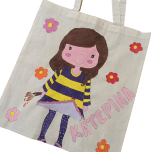 πάνινη τσάντα με κοριτσάκι που κρατάει πινέλα και όνομα για μεταφορά βιβλίων μεγάλο μέγεθος - ζωγραφισμένα στο χέρι, όνομα - μονόγραμμα, personalised