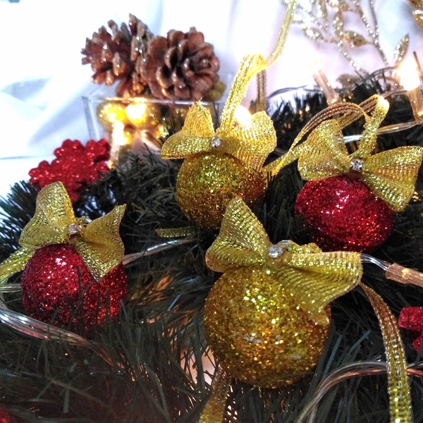 Σετ 4 χριστουγεννιάτικες μπάλες μίνι με χρυσό-κόκκινο γκλίτερ 4×3×3cm - χριστούγεννα, στολίδια, πρωτοχρονιά, μπάλες - 2