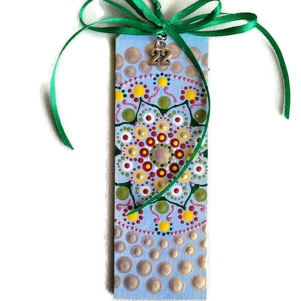 Ξύλινος σελιδοδείκτης - στολίδι με σχέδιο mandala ζωγραφισμένο στο χέρι και μεταλλικό "22" - ξύλο, διακοσμητικά, χριστουγεννιάτικα δώρα, δώρα για δασκάλες