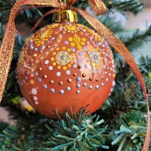 Χριστουγεννιάτικη μπάλα ζωγραφισμένη στο χέρι 8 cm. - χειροποίητα, χριστουγεννιάτικα δώρα, στολίδια, μπάλες - 2