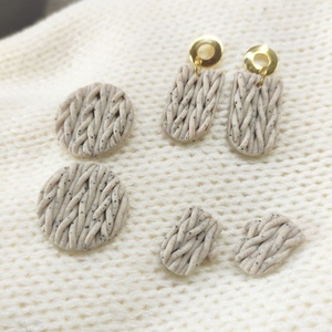 Κρεμαστά σκουλαρίκια με ανάγλυφο πλεχτό look - πλεκτό, πηλός, καρφωτά, κρεμαστά, χειμώνας - 3