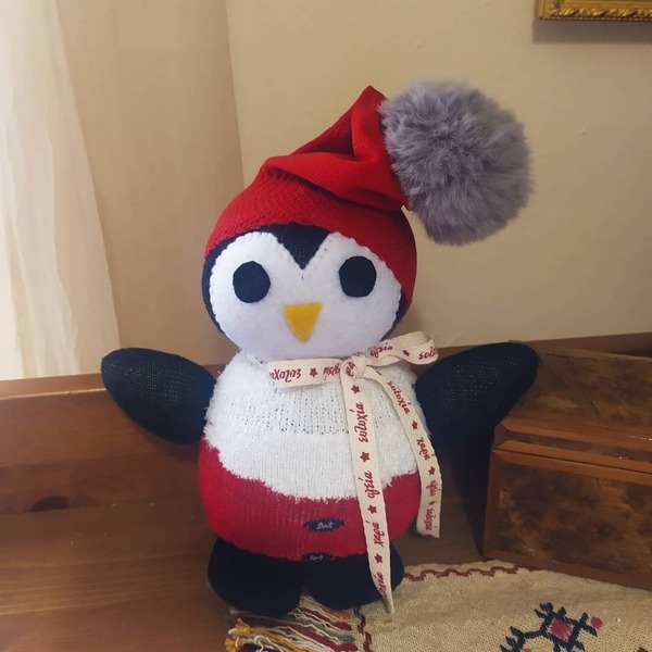Χειροποίητος πιγκουΐνος από κάλτσες με σκουφάκι - δώρο, χριστουγεννιάτικο, διακοσμητικά - 2