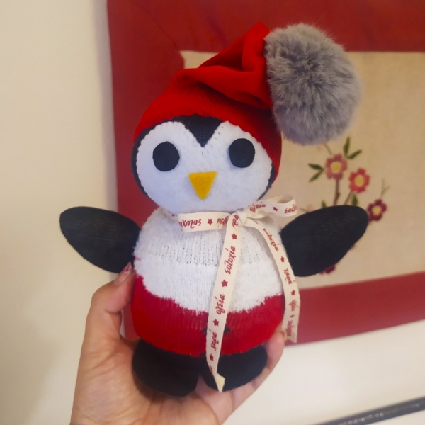 Χειροποίητος πιγκουΐνος από κάλτσες με σκουφάκι - δώρο, χριστουγεννιάτικο, διακοσμητικά - 3