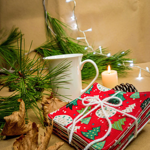 Χριστουγεννικάτικα σουβέρ 6 τεμαχίων. Διαστάσεις 11*11εκ. - ύφασμα, σουβέρ, χειροποίητα, χριστουγεννιάτικα δώρα, είδη σερβιρίσματος - 5