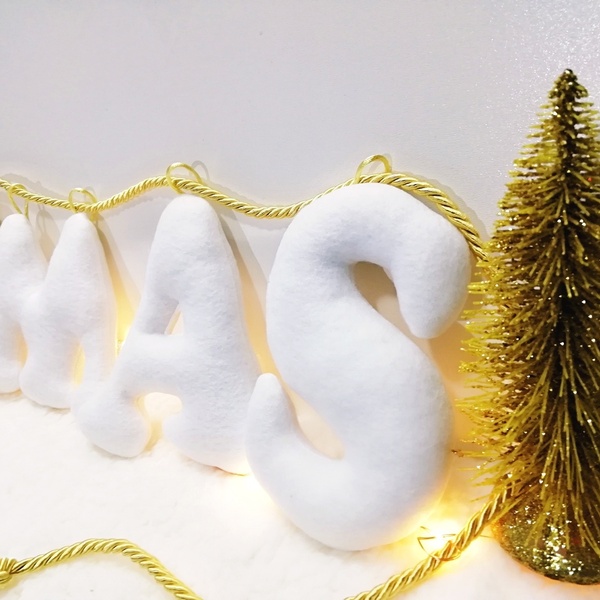 Υφασμάτινη διακοσμητική γιρλάντα XMAS από λευκό απαλό ύφασμα με χρυσές δερμάτινες λεπτομέρειες μήκους 150 εκατοστών - ύφασμα, διακόσμηση, χριστουγεννιάτικο, διακοσμητικά - 4