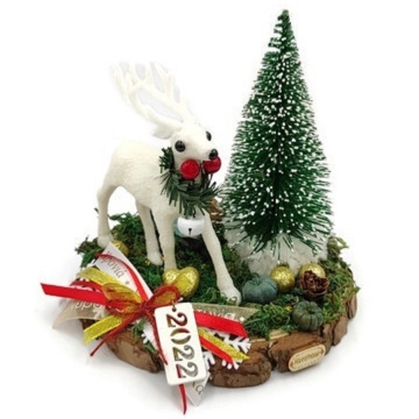Χειροποίητη Σύνθεση γούρι 2022 ξύλινο διακοσμητικό με λευκό τάρανδο και έλατο σε κορμό δέντρου 17cm - ξύλο, χριστουγεννιάτικα δώρα, γούρια