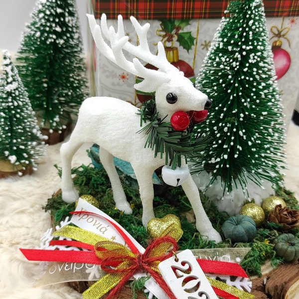 Χειροποίητη Σύνθεση γούρι 2022 ξύλινο διακοσμητικό με λευκό τάρανδο και έλατο σε κορμό δέντρου 17cm - ξύλο, χριστουγεννιάτικα δώρα, γούρια - 3