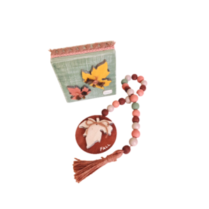Σετ δώρου Επιτραπέζιο ξύλινο διακοσμητικό φθινοπωρινά φύλλα 12×12×4εκ.πάχος & διακοσμητικό κομπολόι 52εκ.μηκος - διακοσμητικά, ξύλο, σετ δώρου