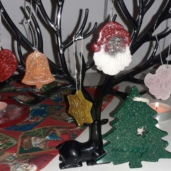 Χειροποίητο χριστουγεννιάτικο στολίδι δεντράκι φτιαγμένα από υγρό γυαλί 9cm χ 8cm - γυαλί, χριστούγεννα, χριστουγεννιάτικα δώρα, στολίδια, δέντρο - 2