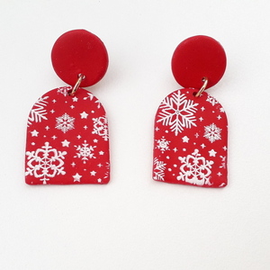 Χριστουγεννιάτικο σκουλαρίκι από κόκκινο πηλό με χιονονιφάδες- 5εκ - πηλός, ατσάλι, κρεμαστά, χριστουγεννιάτικα δώρα, καρφάκι