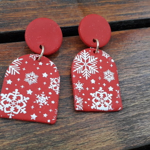 Χριστουγεννιάτικο σκουλαρίκι από κόκκινο πηλό με χιονονιφάδες- 5εκ - πηλός, ατσάλι, κρεμαστά, χριστουγεννιάτικα δώρα, καρφάκι - 2