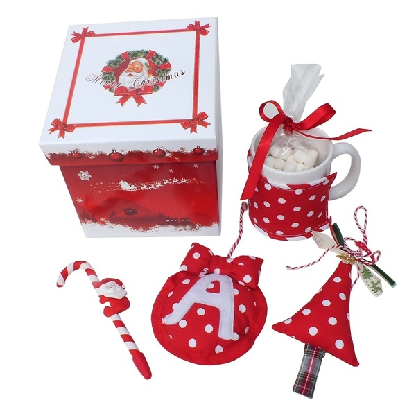 Χριστουγεννιάτικο κουτί δώρου με προσωποποιημένο στολίδι και γούρι 2022 - κόκκινο πουά - χριστουγεννιάτικα δώρα, σετ δώρου, γούρια, προσωποποιημένα