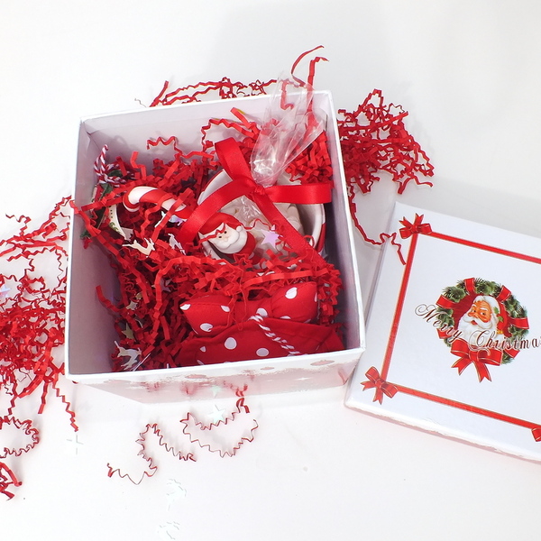Χριστουγεννιάτικο κουτί δώρου με προσωποποιημένο στολίδι και γούρι 2022 - κόκκινο πουά - χριστουγεννιάτικα δώρα, σετ δώρου, γούρια, προσωποποιημένα - 4