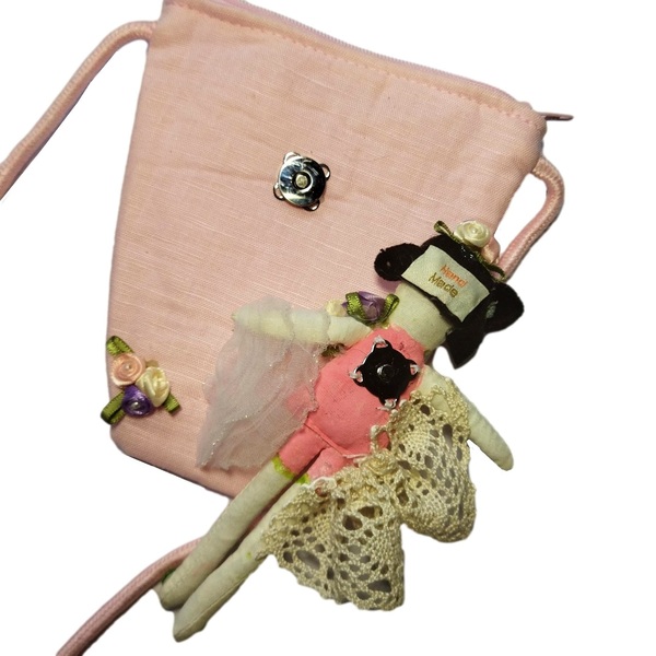 Πάνινο Παιδικό Κρεμαστό Πορτοφόλι με αποσπώμενη μινιατούρα "Fridita No2" ροζ 10*15 εκ. - χειροποίητα, κουκλίτσα, μινιατούρες φιγούρες, τσαντάκια - 3