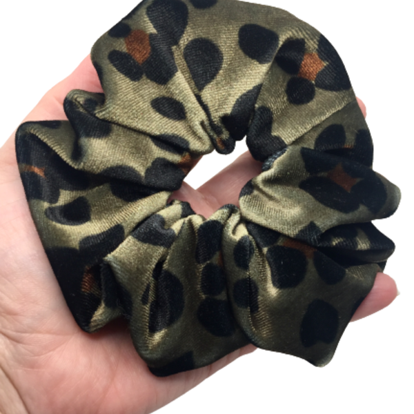 Υφασμάτινο λαστιχάκι scrunchie χακί με animal print - ύφασμα, animal print, κορίτσι, για τα μαλλιά, λαστιχάκια μαλλιών - 3
