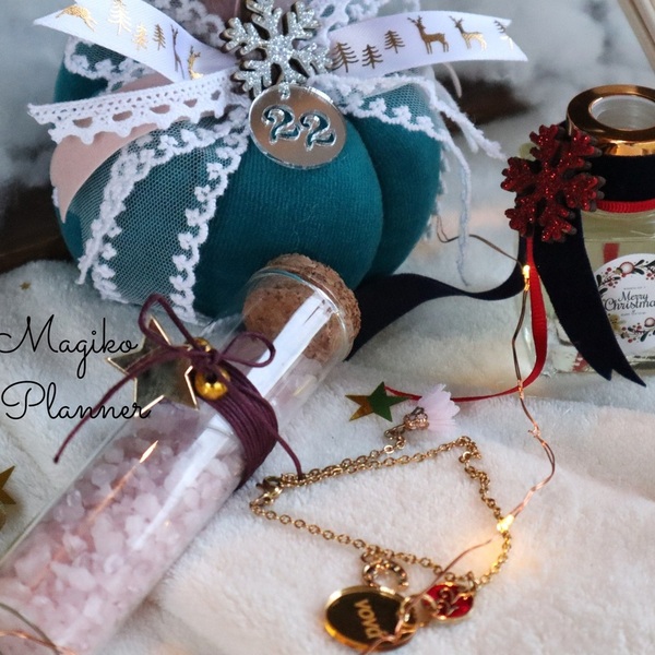Χριστουγεννιάτικο gift box για τη νονά με βραχιόλι-γουρι! - νονά, plexi glass, σετ δώρου, μπάλες