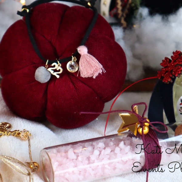 Χριστουγεννιάτικο gift box για τη νονά με βραχιόλι-γουρι! - νονά, plexi glass, σετ δώρου, μπάλες - 3