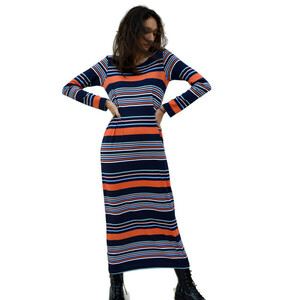 Ριγέ φόρεμα από πλεκτό ύφασμα - ριγέ, χρωματιστό