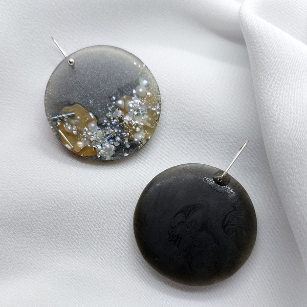 Σκουλαρίκια Coraline από υγρό γυαλί και ασήμι 925, χρώμα γκρι, διαστάσεις 4,5 εκ. x 3,3 εκ. - ασήμι, γυαλί, μαργαριτάρι, κρεμαστά - 5