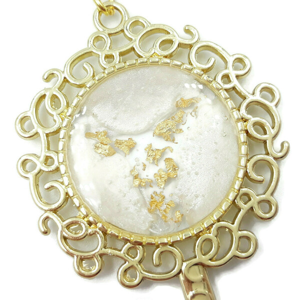 Χειροποίητο Μπρελόκ μεταλλικό χρυσό κλειδί 11,5 εκ. Υγρο γυαλί σε λευκό περλέ χρώμα και φύλλα χρυσού. - γυαλί, κλειδί, γούρια, αυτοκινήτου, σπιτιού - 3