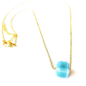 Χρυσή ατσάλινη αλυσίδα με γαλάζιο κεραμικό κύβο-45 εκ - charms, χάντρες, κοντά, ατσάλι, μπλε χάντρα