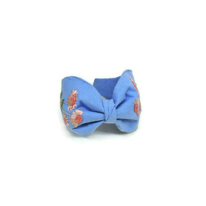 Χειροποίητη φλοράλ κεντημένη στο χέρι στέκα σε baby blue λινό ύφασμα / Handmade floral embroidery headband in baby blue linen cloth . - headbands, φλοράλ