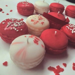Red Velvet & Vanilla macarons candles - δώρο, αγάπη, κερί, αρωματικά κεριά, αγ. βαλεντίνου - 2