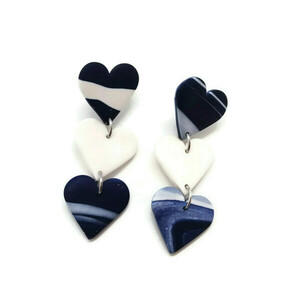 Σκουλαρίκια τριπλές καρδιές από ατσάλι και πολυμερικό πηλό Navy blue - κρεμαστά, ατσάλι, πηλός, καρδιά, γάντζος