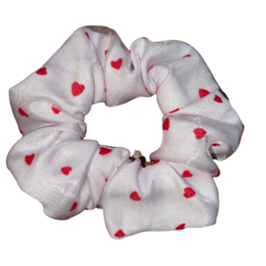 Λευκό σατέν scrunchie με οργάντζα κόκκινες καρδούλες. - μαλλί, ύφασμα, λαστιχάκια μαλλιών