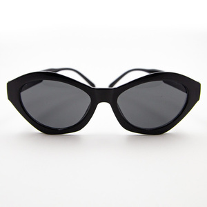 Γυαλιά ηλίου πλαστικά σε μαύρο χρώμα με 100% UV προστασία από τον ήλιο. - αλυσίδες, γυαλιά ηλίου, κορδόνια γυαλιών, θήκες γυαλιών