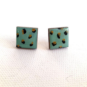 Stud earrings "Aqua leopard", τετράγωνο! - ξύλο, καρφωτά, μικρά, καρφάκι