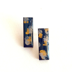 Stud earrings "Blue abstract", παραλληλόγραμμα! - ξύλο, γυαλί, ζωγραφισμένα στο χέρι, καρφωτά, καρφάκι