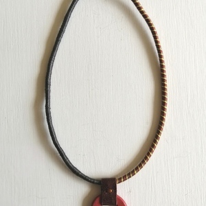 Κεραμικό κόκκινο μενταγιόν με πολύχρωμο ντυμένο κορδόνι, μήκος 53 εκ - χρωματιστό, πηλός, κορδόνια, κοντά, μενταγιόν - 2