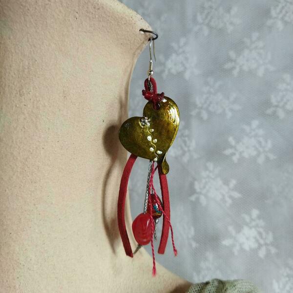 Μεταλλικά χρωματισμένα σκουλαρίκια "Καρδιά "πράσινα με κόκκινο μήκος 8εκ - επάργυρα, μακριά, κρεμαστά, γάντζος, zamak - 4
