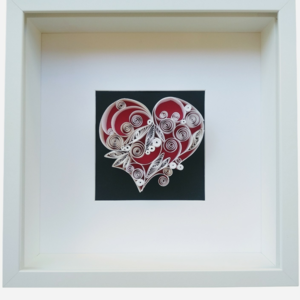 Λευκή καρδιά, χειροποίητο έργο τέχνης φτιαγμένο από χαρτί υψηλής ποιότητας με την τεχνική quilling. Διαστάσεις 27*27cm. - πίνακες & κάδρα, καρδιά, ιδεά για δώρο, αγ. βαλεντίνου
