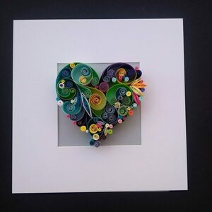 Καρδιά πολύχρωμη φτιαγμένη από χαρτί υψηλής ποιότητας με την τεχνική του quilling. Διαστάσεις 27*27cm. Ύψος κορνίζας 6cm - πίνακες & κάδρα, καρδιά, δώρο, αγ. βαλεντίνου - 3