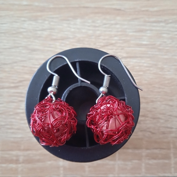 Πλεκτά κόκκινα σκουλαρίκια με σύρμα χαλκού. - χαλκός, μικρά, κρεμαστά, γάντζος, πλεκτά - 2