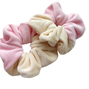 Δίχρωμο εκρού ροζ βελουτέ λαστιχάκι μαλλιών| scrunchie - ύφασμα, γυναικεία, βελούδο, για τα μαλλιά, λαστιχάκια μαλλιών