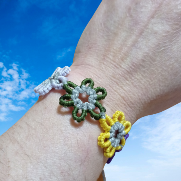 Βραχιόλι Μακραμέ με Λουλούδια (Πράσινο-Κίτρινο-Φούξια-Λιλά-Μώβ) - μακραμέ, κορδόνια, χεριού, αυξομειούμενα, δώρα για γυναίκες - 3