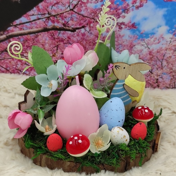 Πασχαλινή Σύνθεση με ξύλινο Λαγό, ξύλινα διακοσμητικά, ροζ κερί σε σχήμα αυγού ,λουλούδια, αυγουλάκια και μανιταράκια, πάνω σε κορμό ξύλου - διακοσμητικά, πασχαλινά αυγά διακοσμητικά, πασχαλινή διακόσμηση, πασχαλινά δώρα - 2